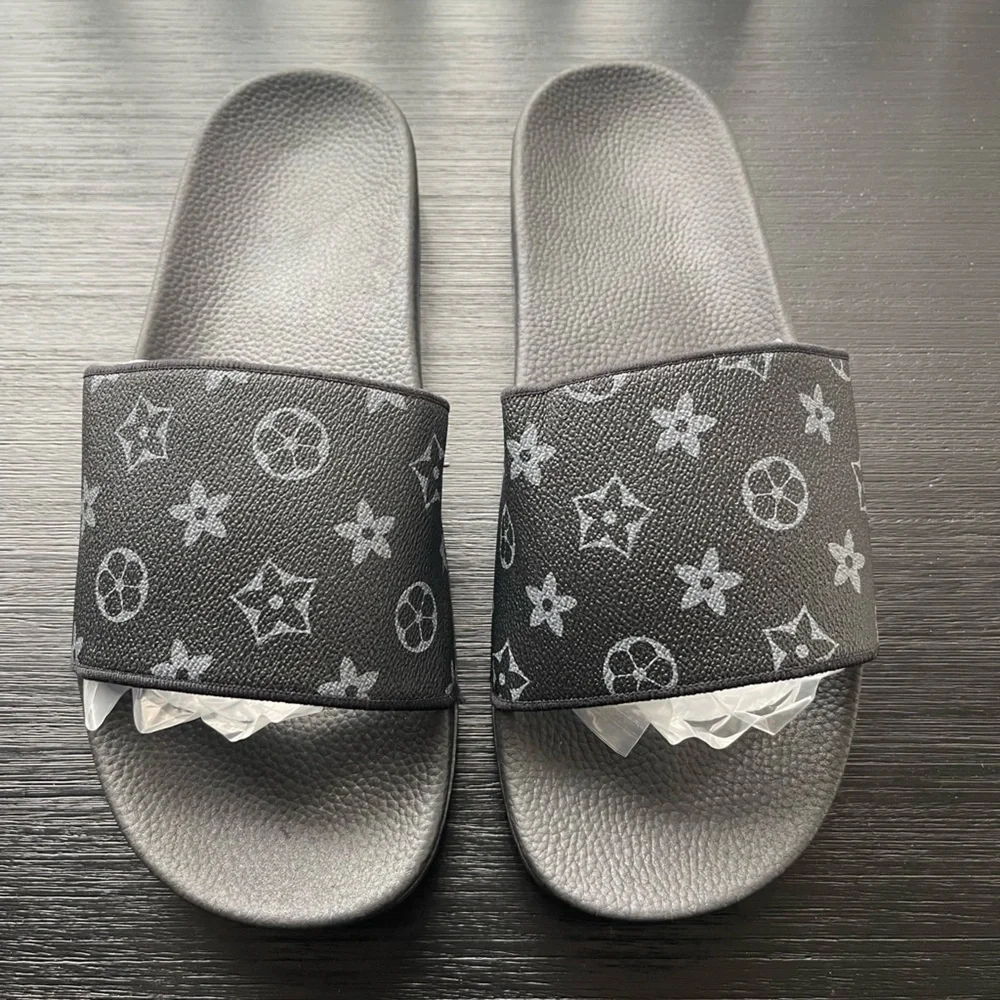 Classic sides with Black and Gray monogram size 45 EU Slide Sandals